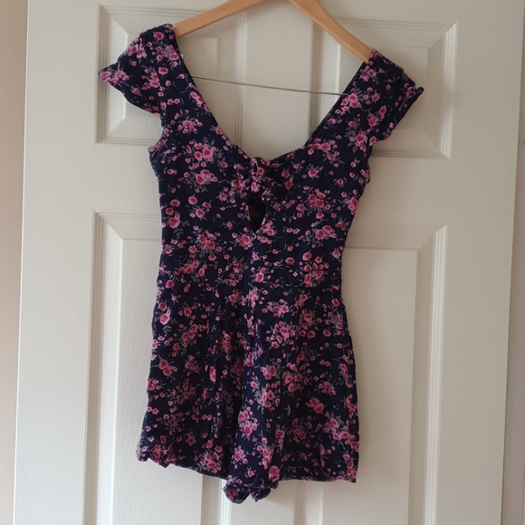 Floral Urban Outfitters playsuit - Picture 3 of 4